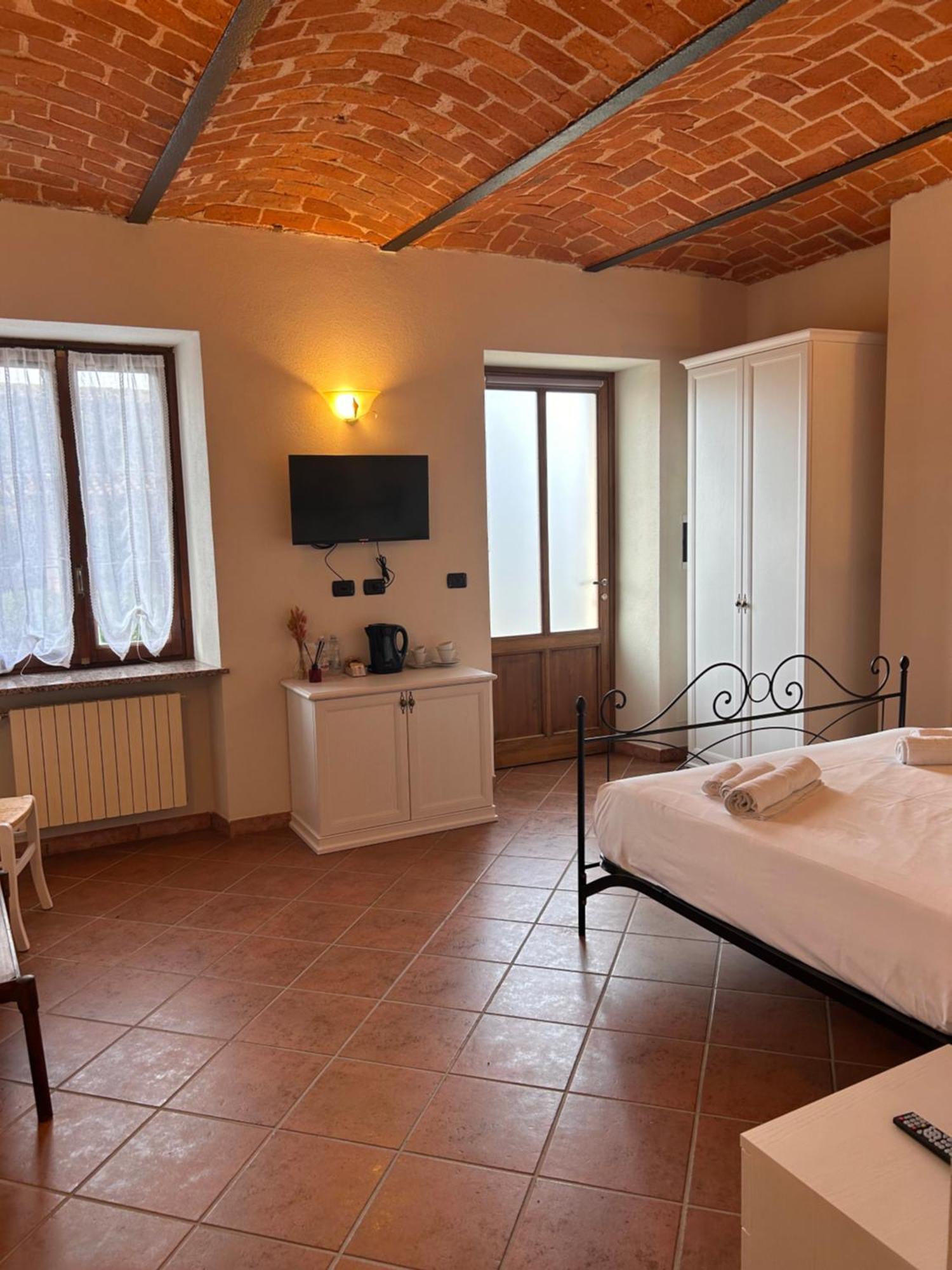 Tenuta Agricola La Cava- Cantina E Agriturismo San Damiano dʼAsti المظهر الخارجي الصورة