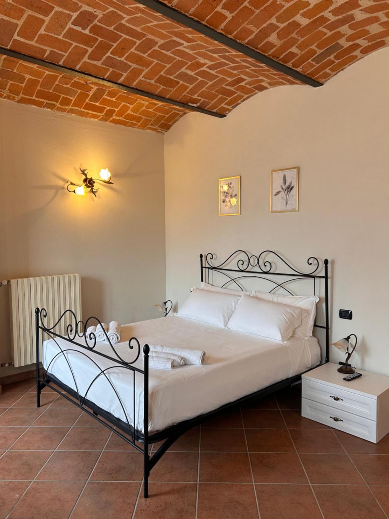 Tenuta Agricola La Cava- Cantina E Agriturismo San Damiano dʼAsti المظهر الخارجي الصورة