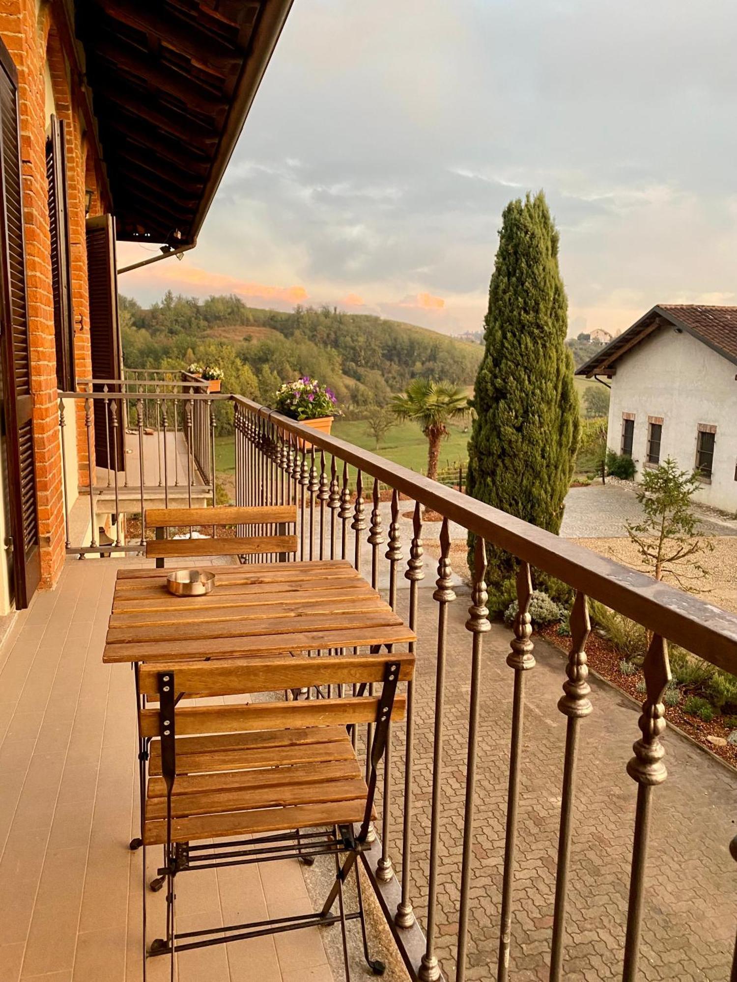 Tenuta Agricola La Cava- Cantina E Agriturismo San Damiano dʼAsti المظهر الخارجي الصورة