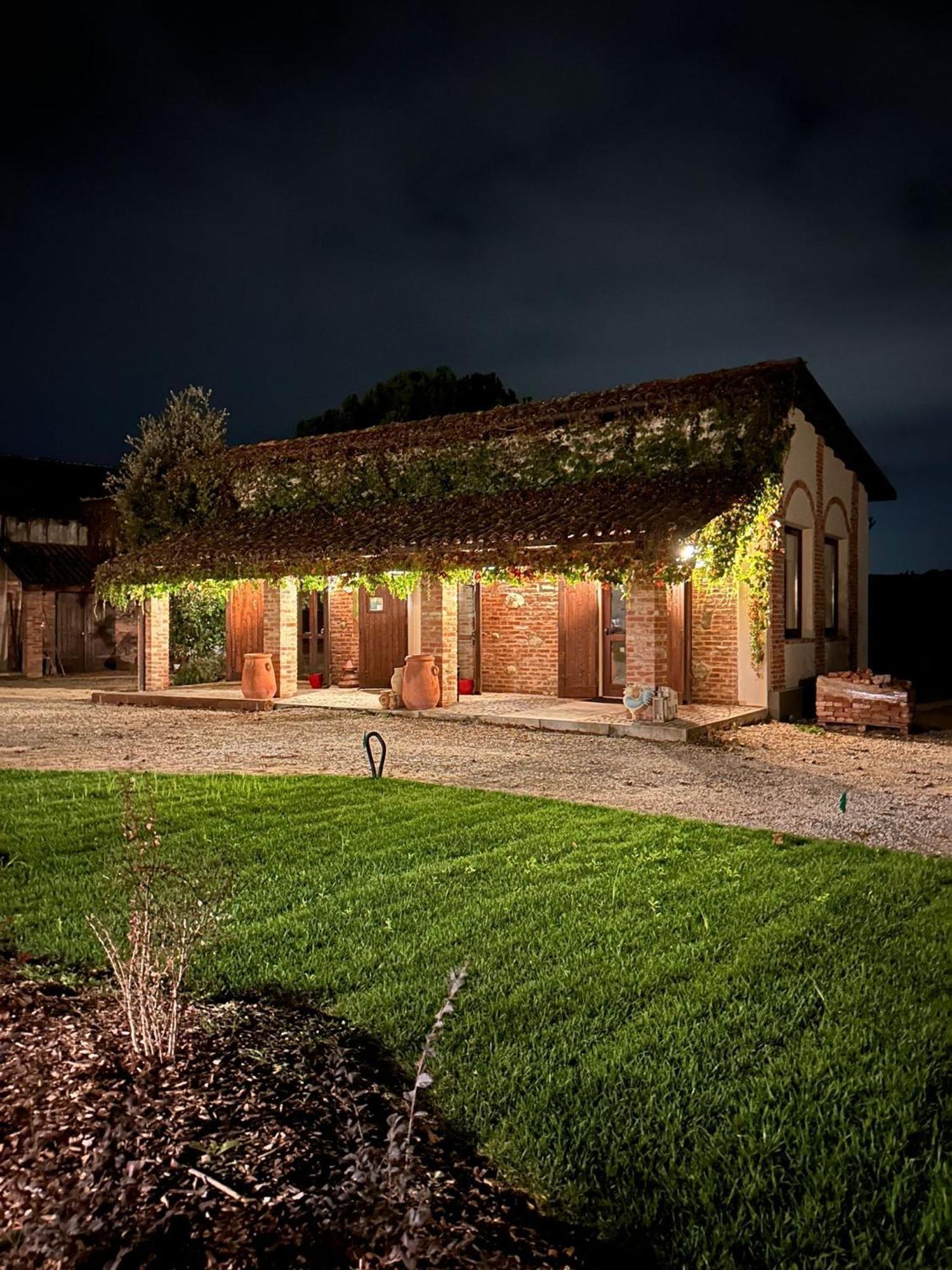 Tenuta Agricola La Cava- Cantina E Agriturismo San Damiano dʼAsti المظهر الخارجي الصورة